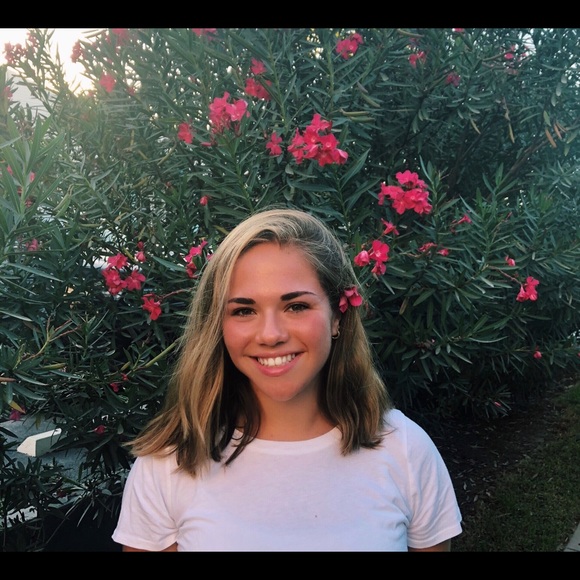 Meet your Posher, Gabriella - Picture 1 of 1